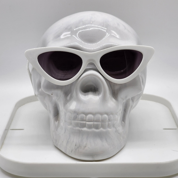 NWOT White Arcylic Black Len Cat Eye Sunglasses - Picture 3 of 14